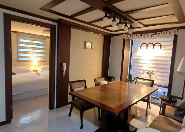 강남 중심 한옥감성 3room빌라 9호선 신논현역 Apartment
