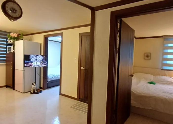 Apartment 강남 중심 한옥감성 3room빌라 9호선 신논현역 *