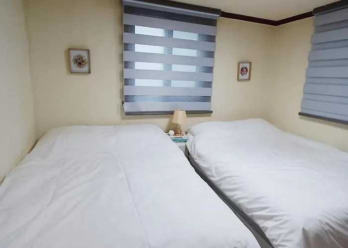 강남 중심 한옥감성 3room빌라 9호선 신논현역 Seoul