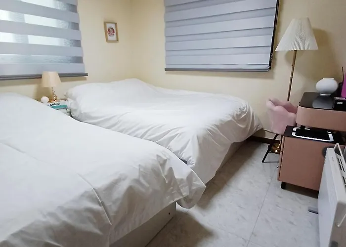 Apartment 강남 중심 한옥감성 3room빌라 9호선 신논현역 Seoul