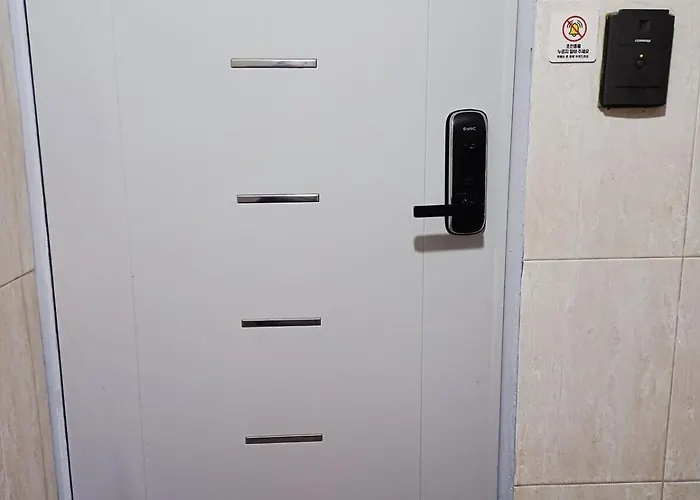 강남 중심 한옥감성 3room빌라 9호선 신논현역 Apartment